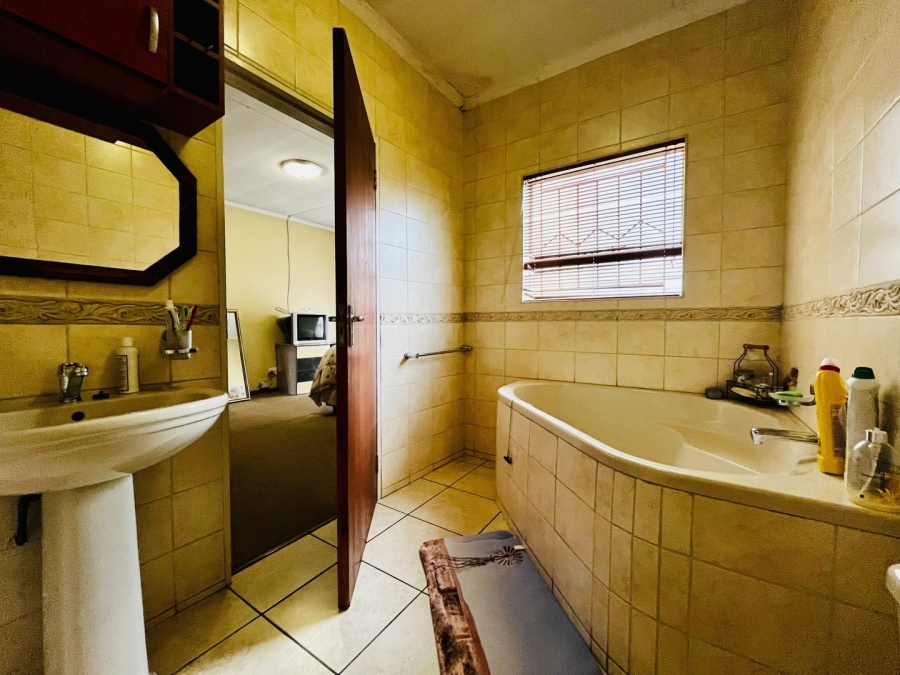 3 Bedroom Property for Sale in Universitas Ridge Free State